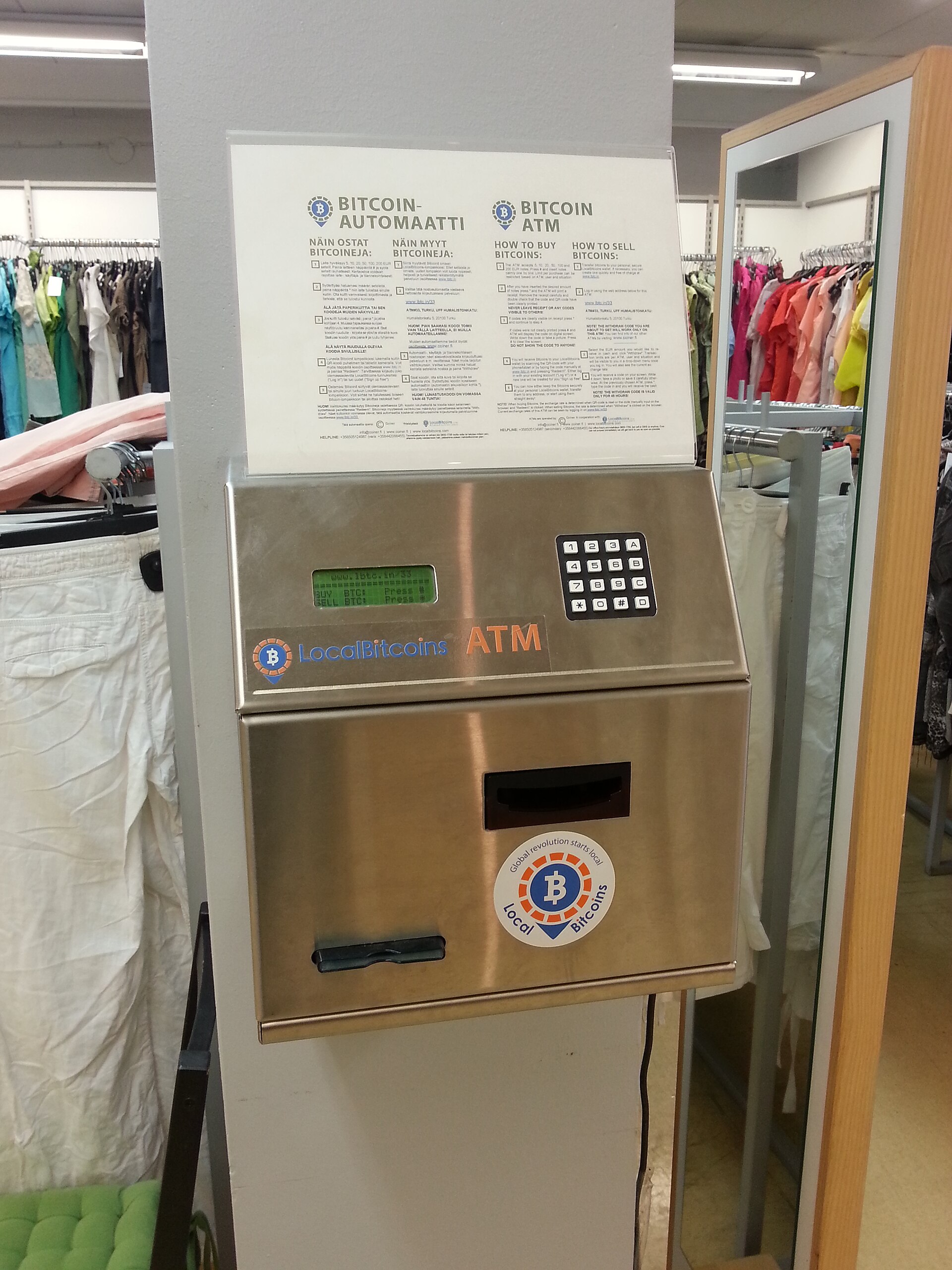 フィンランドのトゥルクにある店舗内のビットコインATM