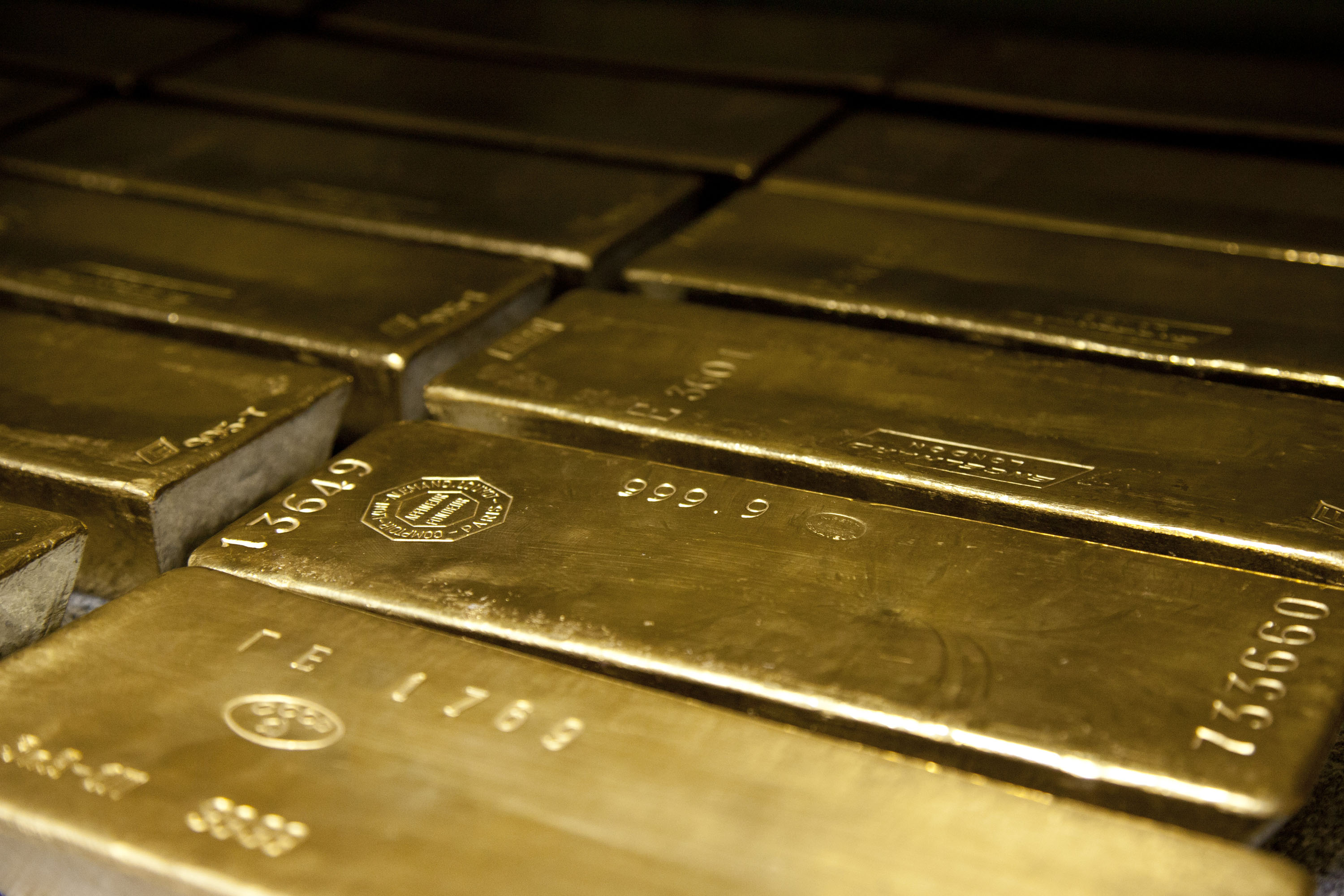 Investment gold bars
