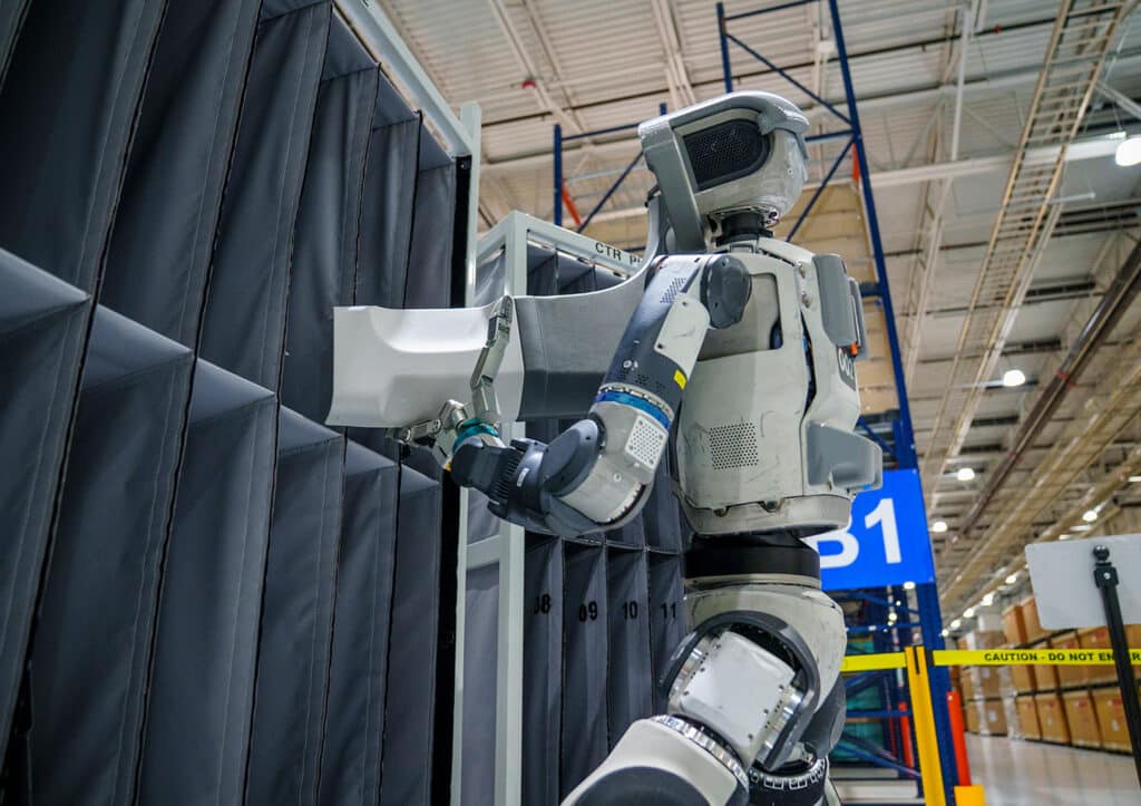 産業現場で動くBoston Dynamics Atlasの公式画像